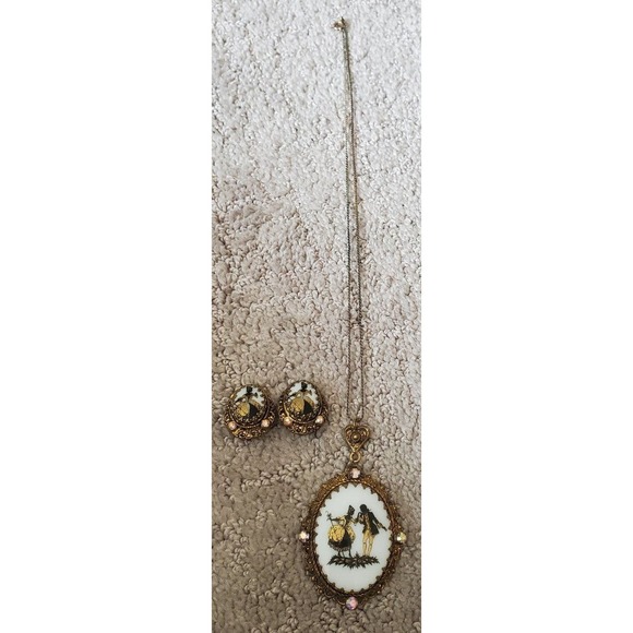 West Germany Glass Transfer ware Courting Couple Cameo Necklace Clip Earrings - Picture 2 of 9